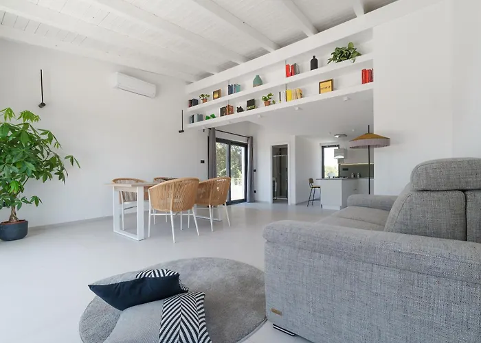 Oda ve Kahvaltı Kalinifta 4*